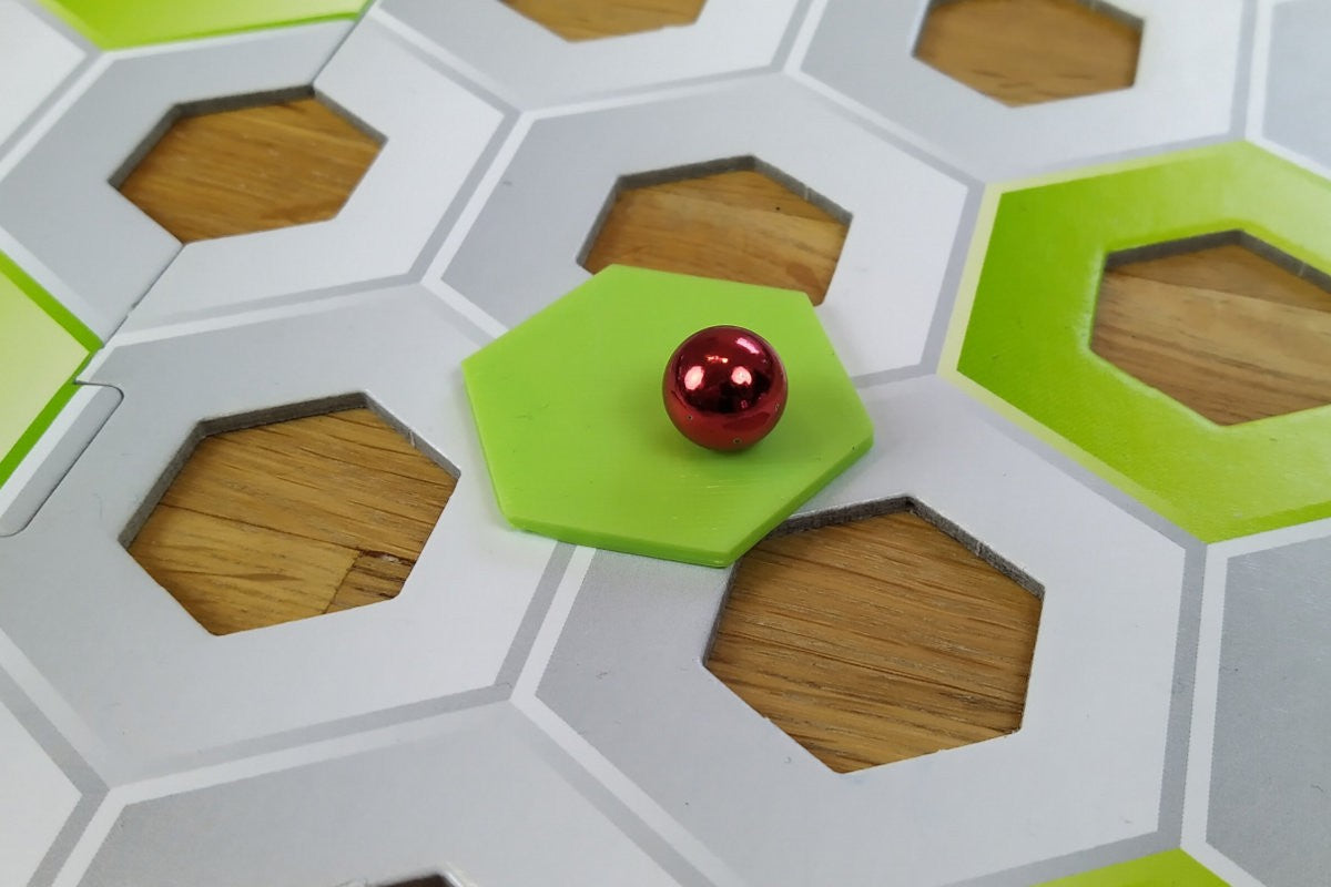 Ball pusher plate - release balls at the top