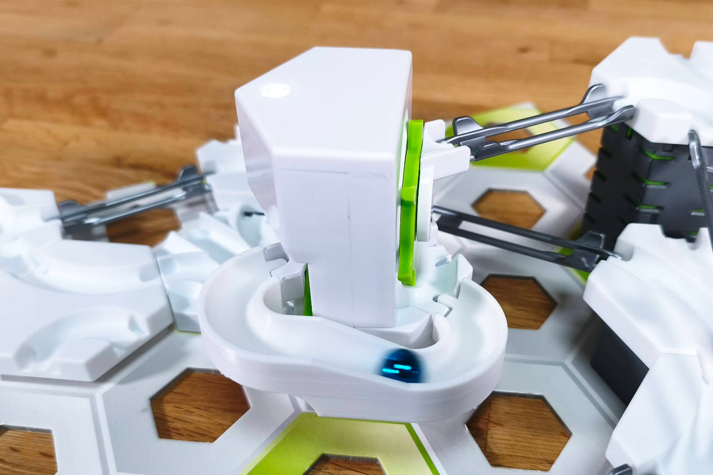 Roundabout für GraviTrax Dynamo in Aktion